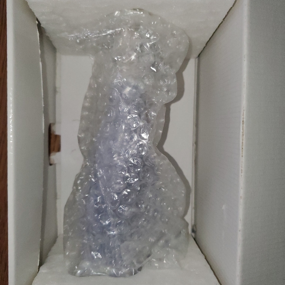 Lladro Susan #05644 - Picture 9 of 11